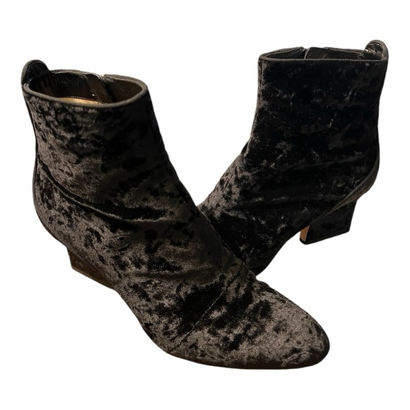 Jimmy Choo Autumn 65 Black Velvet Side Zip Ankle Bootie Size 39 (9) - Picture 1 of 13